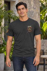 Camiseta Charcoal de hombre RIENDAS ED.005 TOMA DIRECCIÓN — mockup original con modelo de IA, vista frontal
