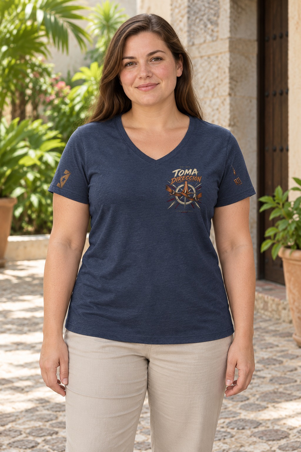 Camiseta Heather Navy de mujer RIENDAS ED.005 — mockup original con modelo de IA, vista frontal