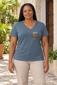 Camiseta Heather Slate de mujer RIENDAS ED.005 — mockup original con modelo de IA, vista frontal
