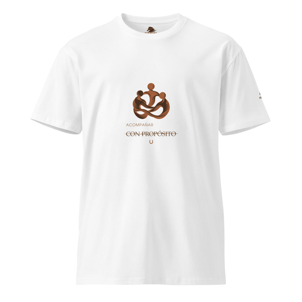 Camiseta RIENDAS blanca de hombre. Vista frontal con el diseño «Acompañar con propósito».
